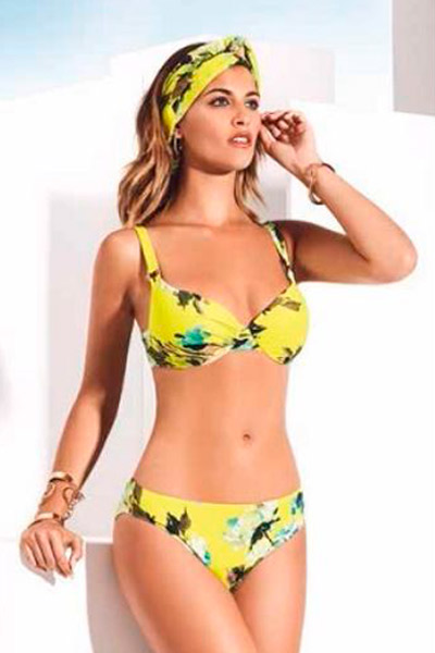 Bikini amarillo con estampado floral
