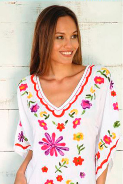 Camisola con flores bordadas